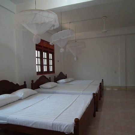 Rathnamali Pilgrims Rest Hotel Anuradhapura Exterior photo