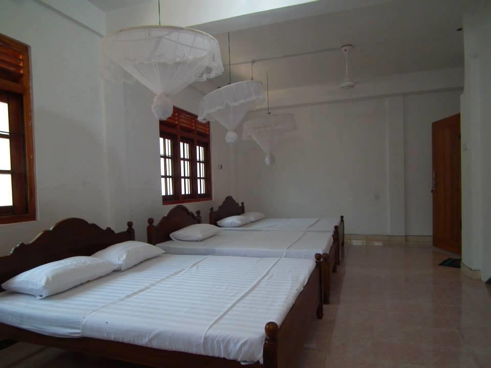 Rathnamali Pilgrims Rest Hotel Anuradhapura Exterior photo