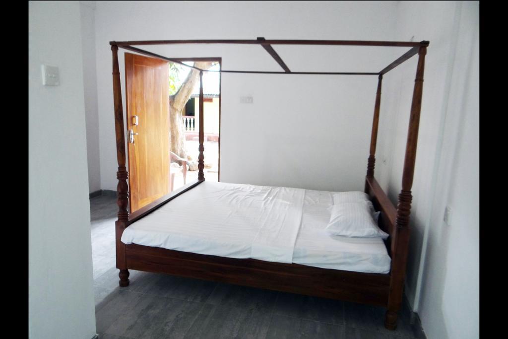 Rathnamali Pilgrims Rest Hotel Anuradhapura Exterior photo